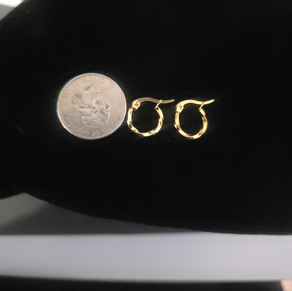 14K Gold Filled Twisted Hoggie Earrings - Picture 2 of 2